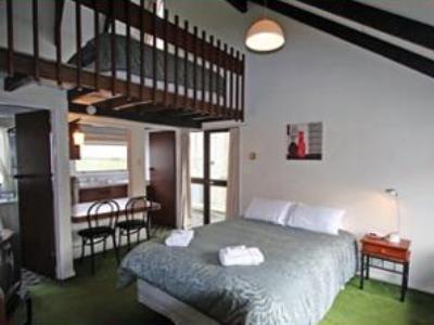 Aria On Bank Motel 4*